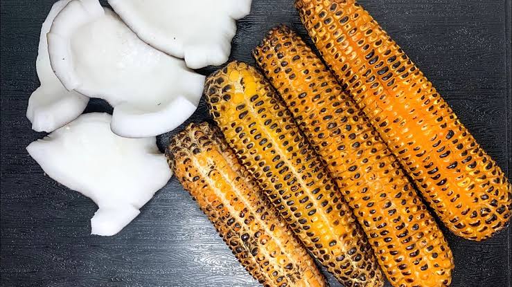 How to Roast Corn with Coconut and African Pear with Charcoal